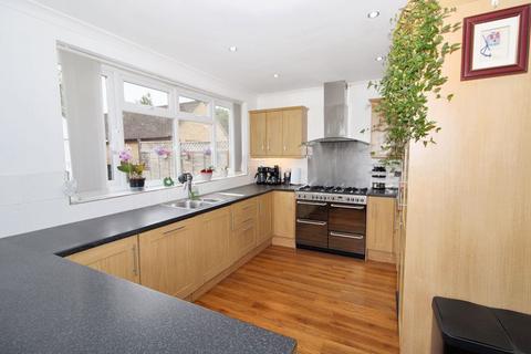 4 bedroom detached house for sale, Wycombe Road, Holmer Green HP15