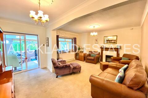 3 bedroom detached bungalow for sale, Oakmere Ave, Potters Bar EN6