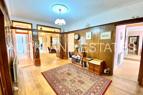 3 bedroom detached bungalow for sale, Oakmere Ave, Potters Bar EN6