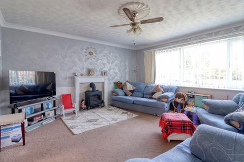 3 bedroom semi-detached house for sale, Warwick Road, Scunthorpe