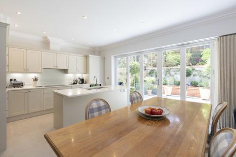 4 bedroom terraced house for sale, White Horse Mews, Dorking