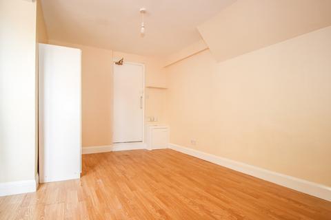 Studio to rent, Fairfax Road, London N8