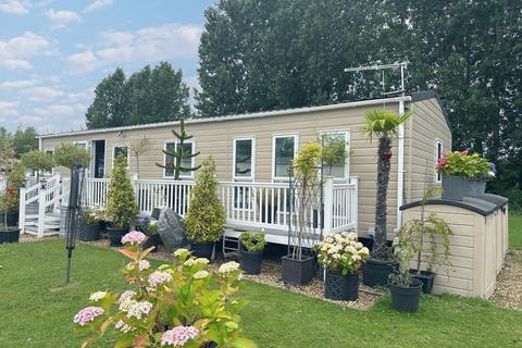 2 bedroom mobile home for sale, Dobbs Weir, Essex Road