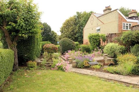 3 bedroom chalet for sale, Brook End, Potton, Bedfordshire