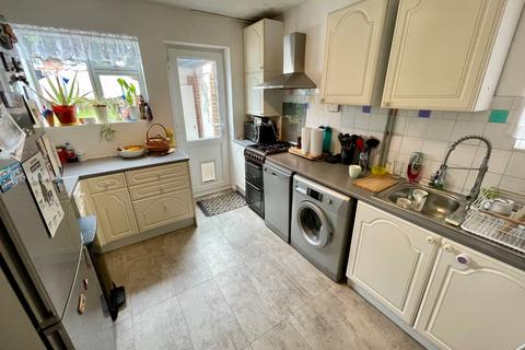 3 bedroom semi-detached house for sale, Brays Road, Luton, Bedfordshire, LU2 9DD