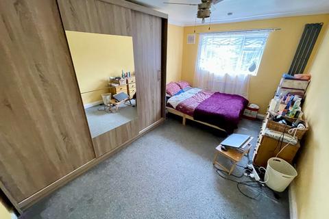 10 Brays Road, Luton, LU2 9DD