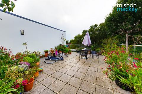 2 bedroom flat to rent, The Upper Drive, Hove, East Sussex, BN3