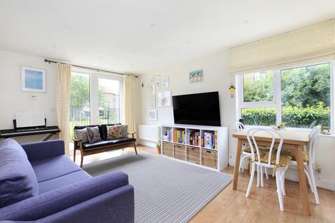 3 bedroom flat to rent, Limerick Close, London SW12