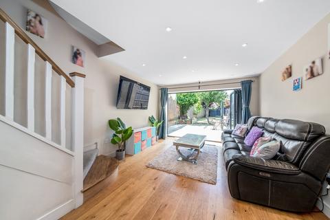 3 bedroom end of terrace house for sale, Dickensons Lane, London, SE25