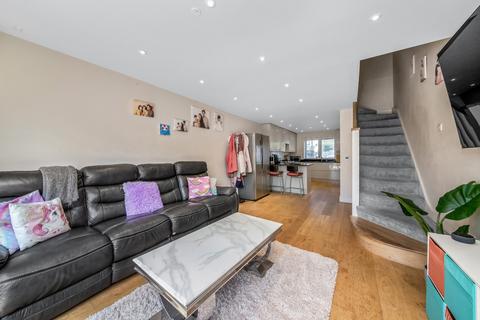 3 bedroom end of terrace house for sale, Dickensons Lane, London, SE25