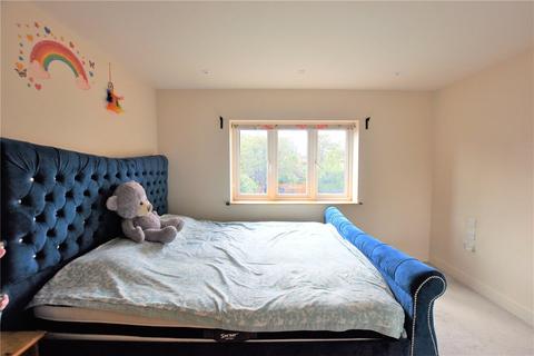 19 Dickensons Lane, London, SE25 5HJ