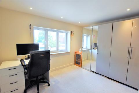 19 Dickensons Lane, London, SE25 5HJ