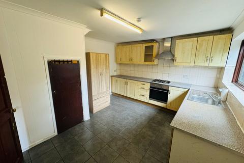 3 bedroom terraced house to rent, Limbourne Avenue, Dagenham