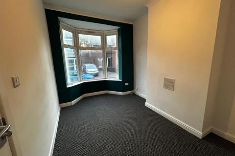 4 bedroom terraced house to rent, Valley Road, Stourbridge