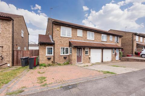 4 bedroom semi-detached house for sale, Sandringham Court, Burnham