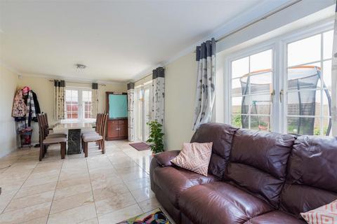 4 bedroom semi-detached house for sale, Sandringham Court, Burnham