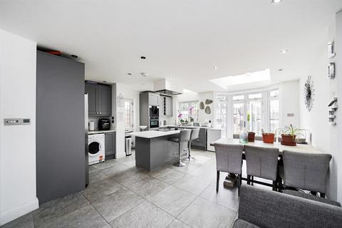 5 Heriot Avenue, London, E4 8AP