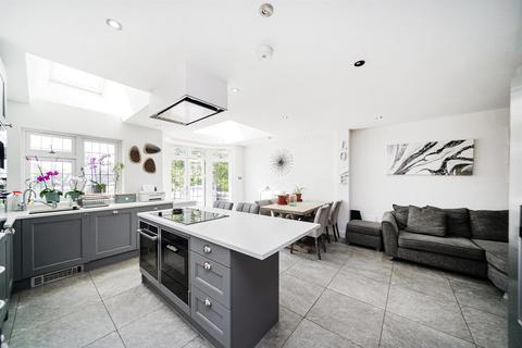 5 Heriot Avenue, London, E4 8AP