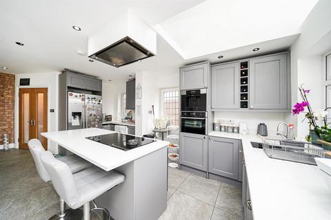 5 Heriot Avenue, London, E4 8AP