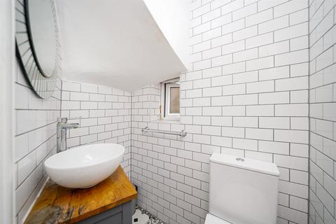 5 Heriot Avenue, London, E4 8AP