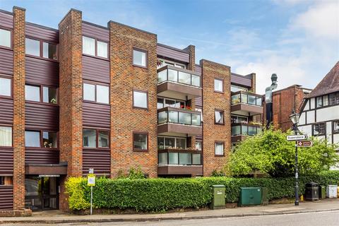 2 bedroom flat for sale, Oakleigh Court, Station Road West, Oxted