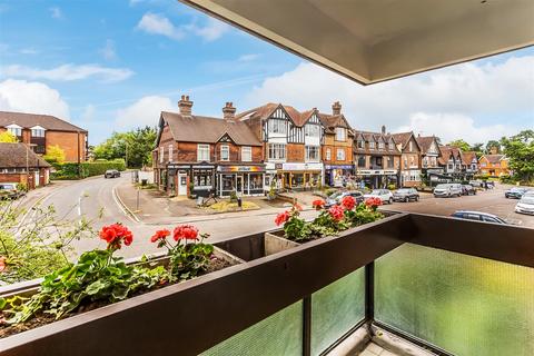 2 bedroom flat for sale, Oakleigh Court, Station Road West, Oxted