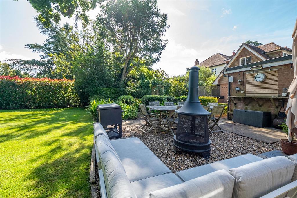 Garden Al Fresco Dining Area..jpg