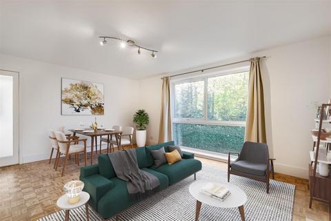 2 bedroom flat for sale, Bentley Close, The Crescent, Wimbledon Park, London