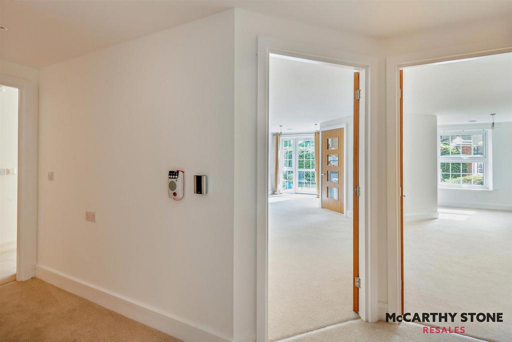 8610220-interior11-800.JPG