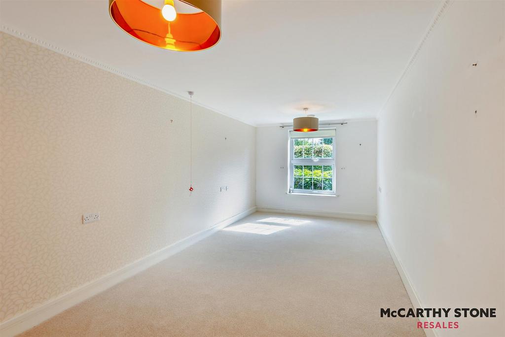 8610220-interior08-800.JPG