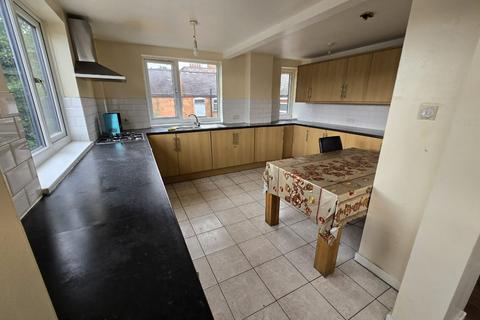 4 bedroom flat to rent, Gwendolen Road, Leicester