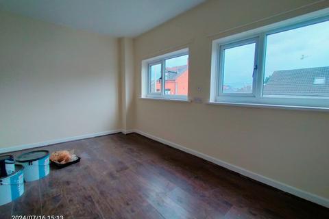 4 bedroom flat to rent, Gwendolen Road, Leicester