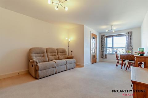 1 bedroom apartment for sale, Kingsman Court, Carnarvon Road, Clacton-On-Sea, Essex, CO15 6EE