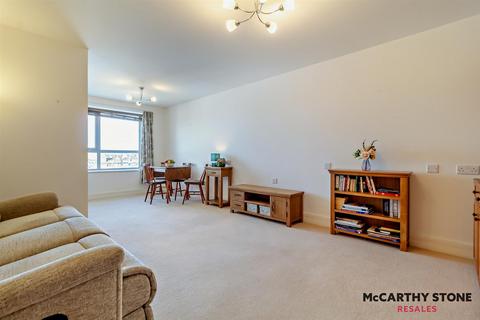 1 bedroom apartment for sale, Kingsman Court, Carnarvon Road, Clacton-On-Sea, Essex, CO15 6EE