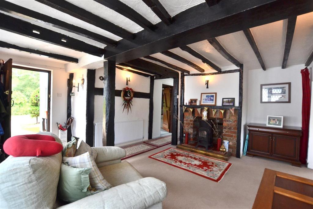Sitting Room 1.JPG