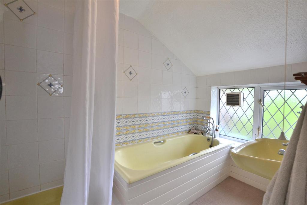 Family Bathroom.JPG
