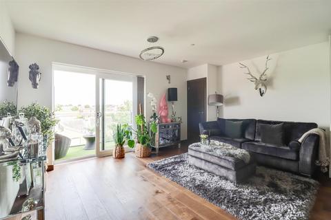 2 bedroom flat for sale, Fairfax Drive, Westcliff-On-Sea SS0