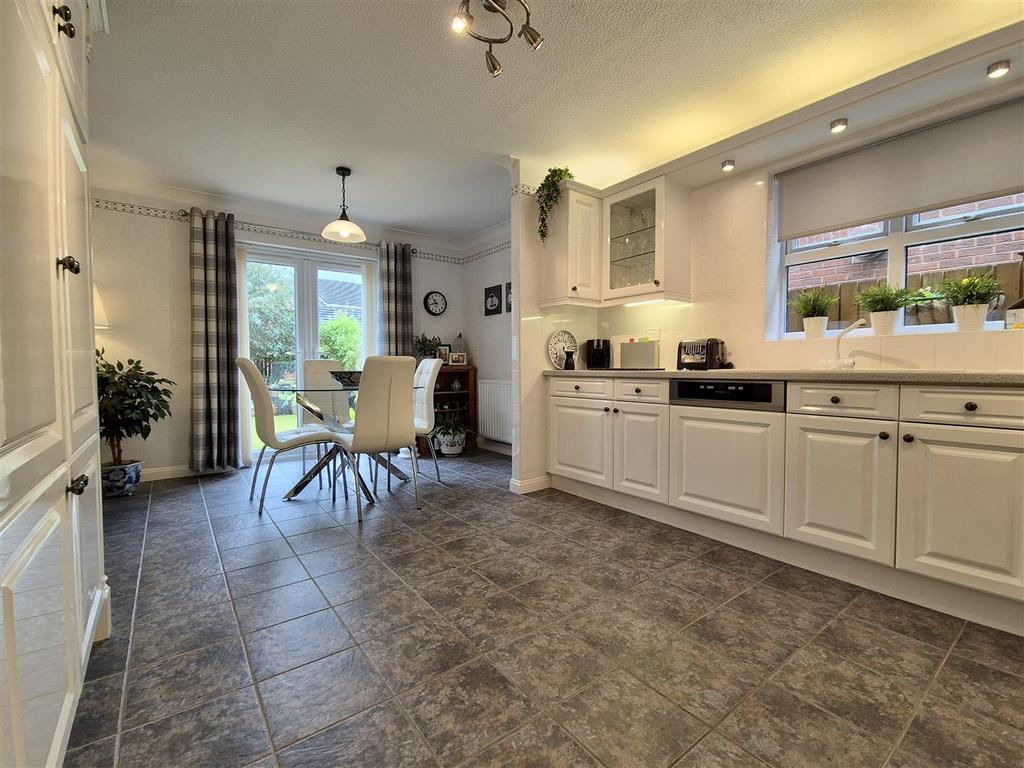 Dining kitchen