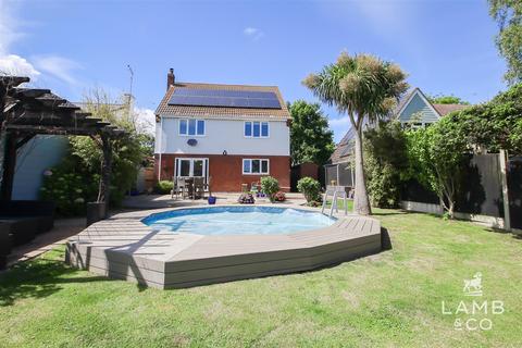 4 bedroom detached house for sale, Clacton Road, Clacton-On-Sea CO16