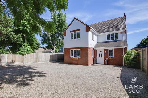 4 bedroom detached house for sale, Clacton Road, Clacton-On-Sea CO16