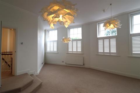 3 bedroom apartment to rent, Green Road, Newmarket CB8