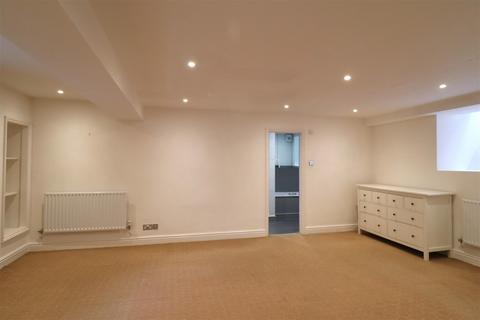 3 bedroom apartment to rent, Green Road, Newmarket CB8