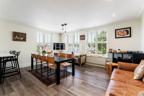 4 bedroom apartment for sale, Bradfield House, Repton Park, Woodford Green, Essex