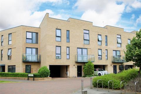 4 bedroom townhouse to rent, Cornwell Road, Cambridge CB2