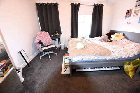 2 bedroom flat to rent, 2 Marsh Vale, Flat 3