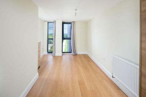 3 bedroom apartment to rent, 450 High Road, Ilford IG1
