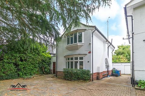 3 bedroom detached house for sale, Canons Drive, Edgware