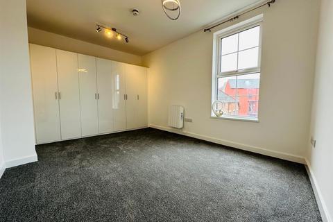 2 bedroom flat to rent, Angel Hill, Tiverton EX16