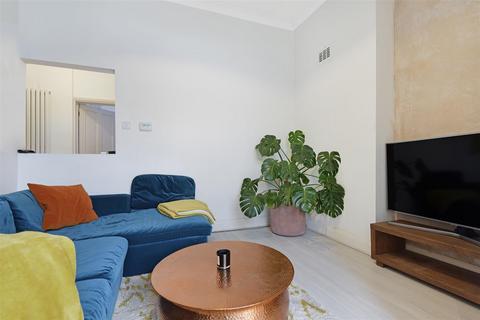 40b Albion Road, London, N16 9PH