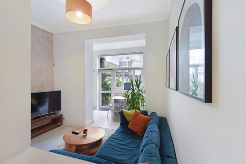 40b Albion Road, London, N16 9PH